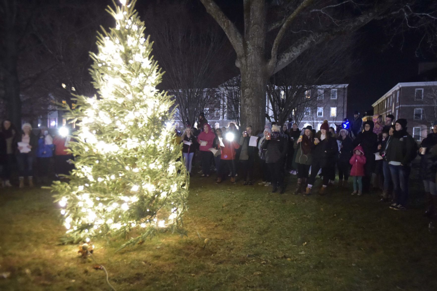 Christmas tree lighting at Sweet Briar 03